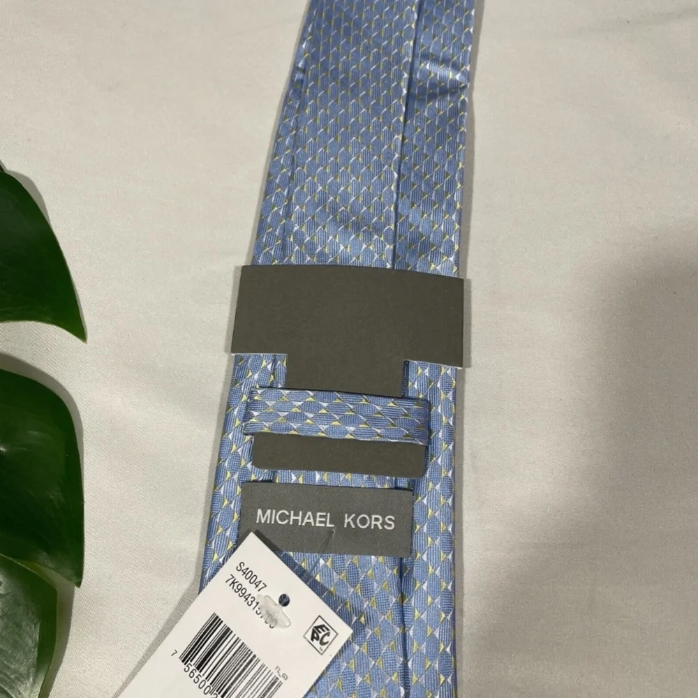 NWT $70 Michael Kors [Mens Tie‎ ] Mirrored Circles Tie in Light Blue Yellow